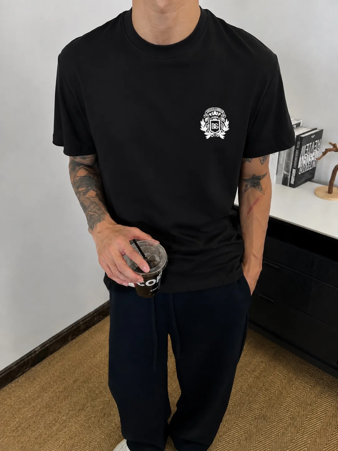 dg～ logo 《 》 ， ， tee， ， Same Style ， : Black White Coffee Brown Size：S（90-130 ） M（125-150 ） L（135-165 ） XL（160-190 ） XXL（185 ）